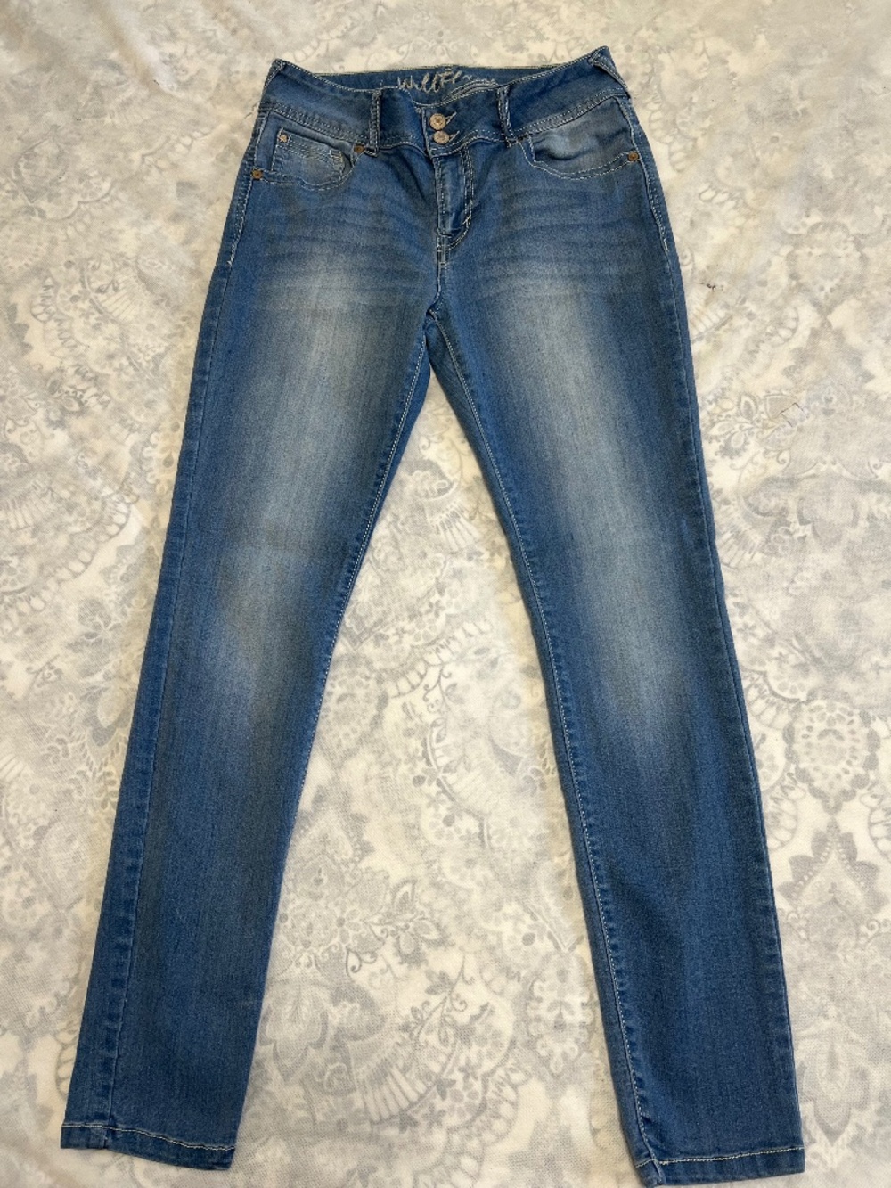 Wallflower Skinny Jeans Sz 11 Light Wash Juniors InstaSoft Ultra Fit Whiskering
